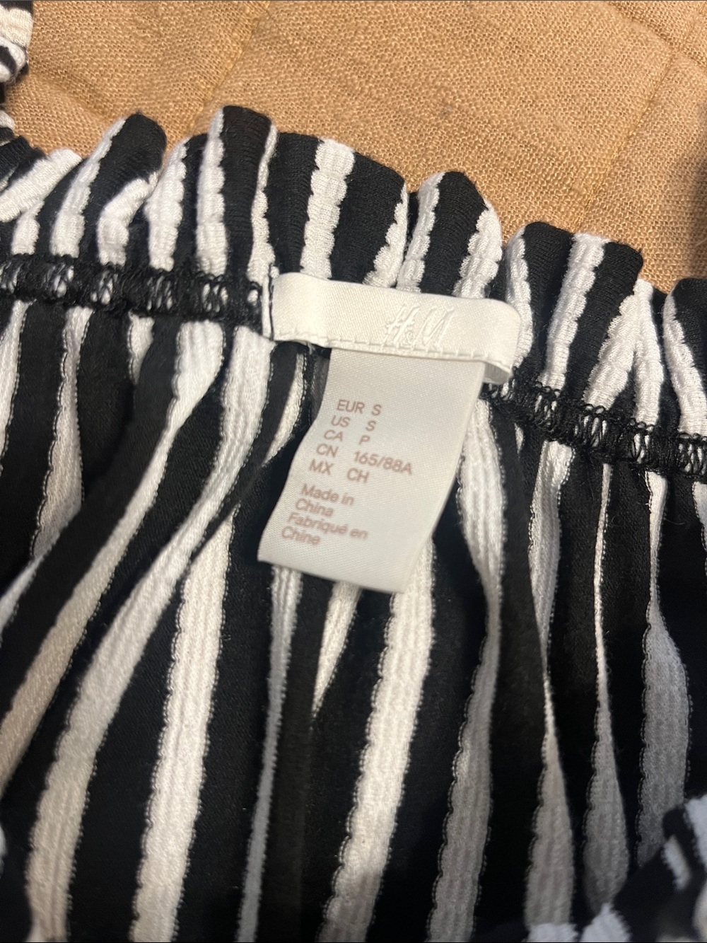 H&M Ruffle Top - Picture 2 of 3